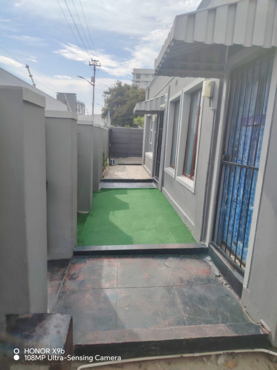 5 Bedroom Property for Sale in Wynberg Upper Western Cape